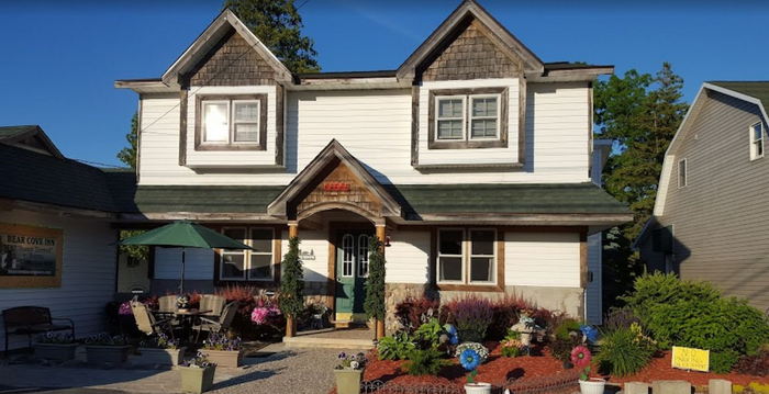 Bear Cove Inn (Rock View Motel, Rockview Motel) - From Web Listing (newer photo)